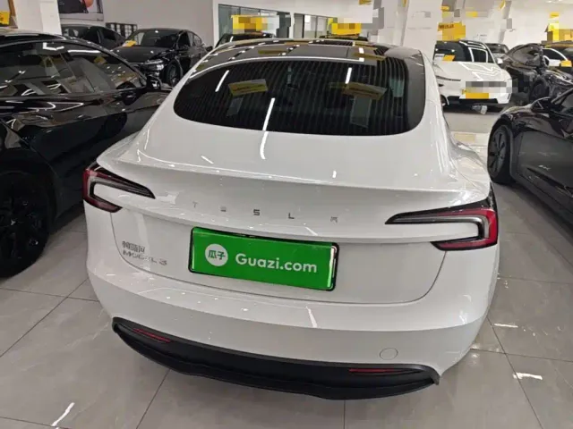 Tesla Model 3 — Фото автомобиля 5