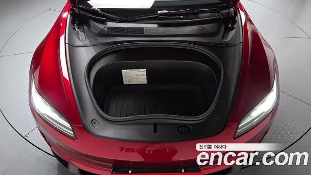Tesla Model 3 — Фото автомобиля 9