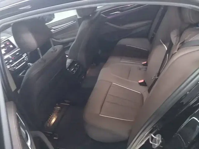 BMW 5 Series — Фото автомобиля 16