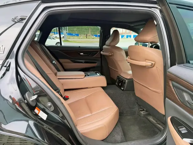 Toyota Crown — Фото автомобиля 16