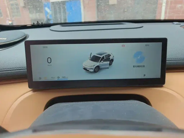 Geely Galaxy Starship 7 EM-i — Фото автомобиля 12