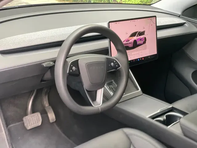 Tesla Model Y — Фото автомобиля 7