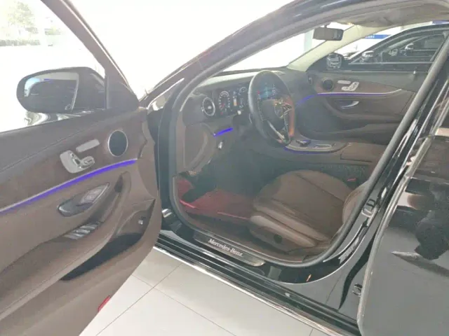 Mercedes-Benz E-Class — Фото автомобиля 14