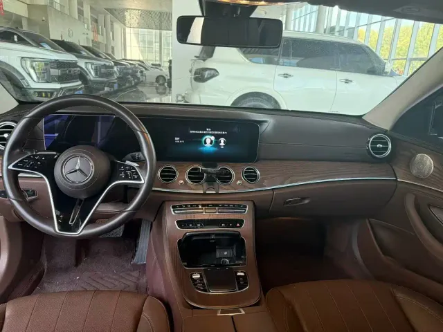 Mercedes-Benz E-Class — Фото автомобиля 8