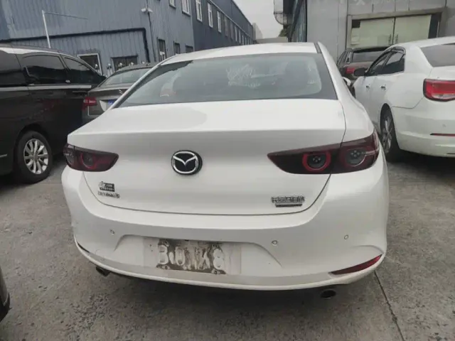 Mazda Axela — Фото автомобиля 5