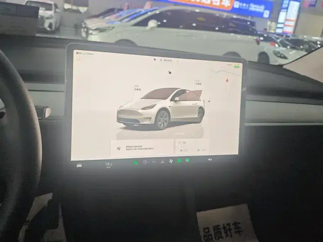 Tesla Model Y — Фото автомобиля 8