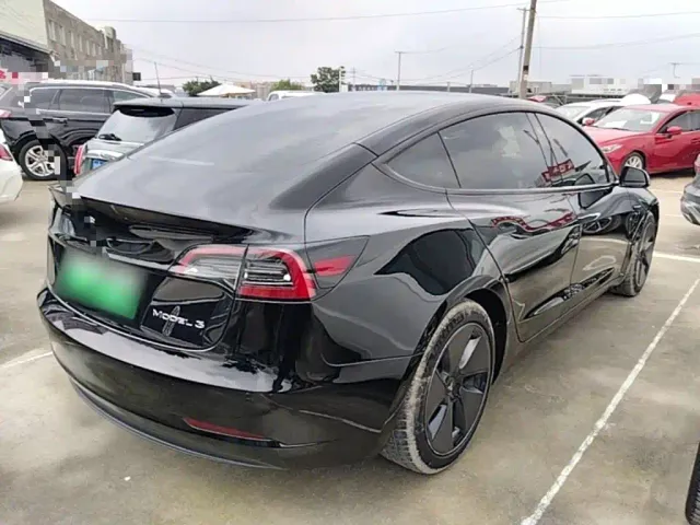 Tesla Model 3 — Фото автомобиля 6