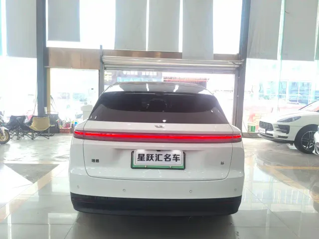 Li Auto i6 — Фото автомобиля 6