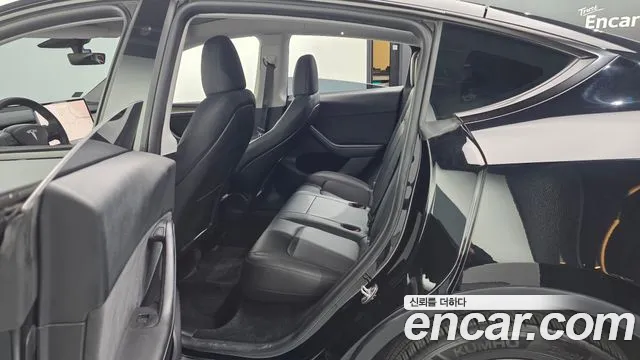 Tesla Model Y — Фото автомобиля 11
