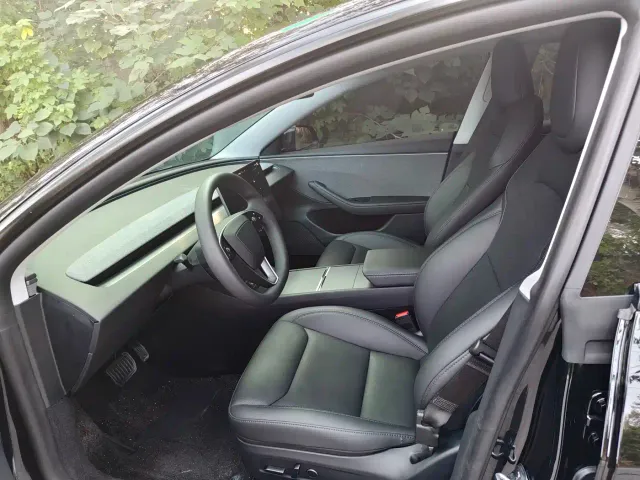 Tesla Model 3 — Фото автомобиля 7