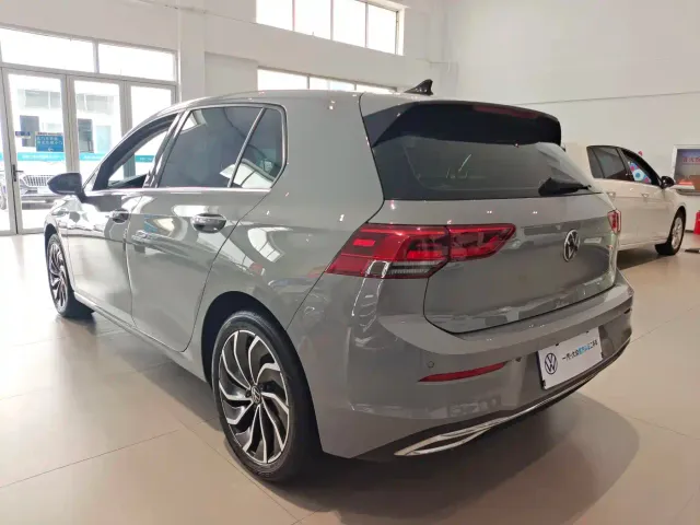 Volkswagen Golf — Фото автомобиля 3
