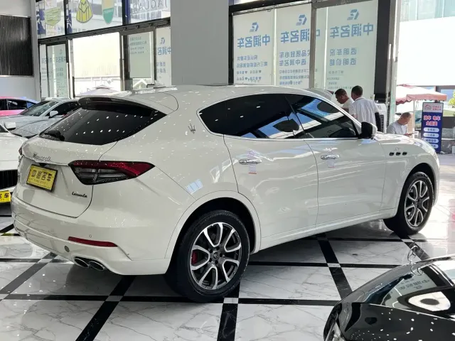 Maserati Levante — Фото автомобиля 15
