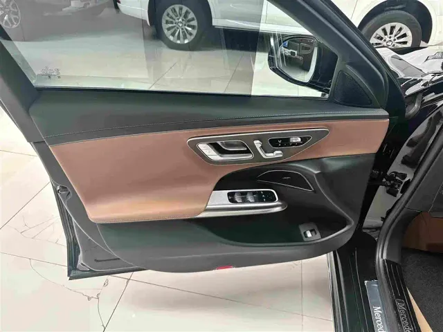 Mercedes-Benz E-Class — Фото автомобиля 7