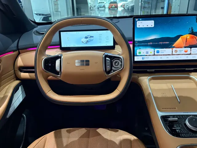 Geely Galaxy Starship 7 EM-i — Фото автомобиля 8