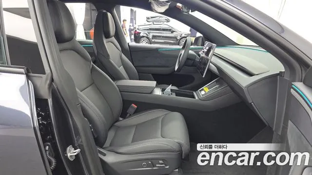 Tesla Model Y — Фото автомобиля 11