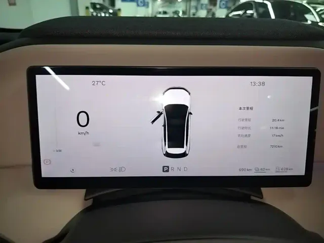 Volvo XC70 Plug-in Hybrid — Фото автомобиля 11