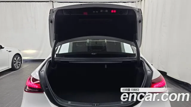 Mercedes-Benz E-Class — Фото автомобиля 20