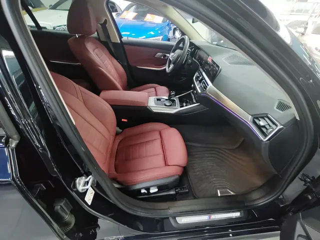 BMW BMW 3 Series 2020 330i M Sport Blackout Package — Фото автомобиля 13