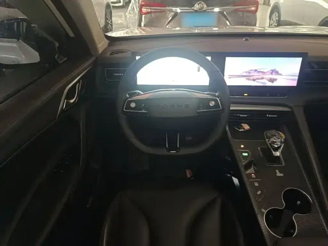Roewe RX5 — Фото автомобиля 10