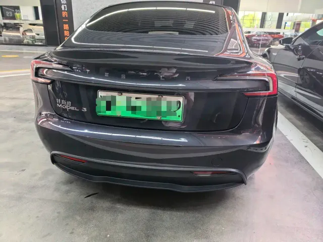 Tesla Model 3 — Фото автомобиля 14