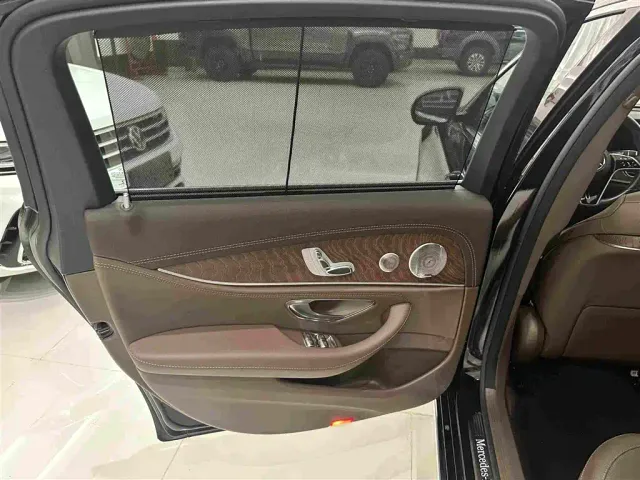 Mercedes-Benz E-Class — Фото автомобиля 16