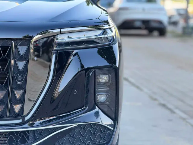 Hongqi H9 — Фото автомобиля 8