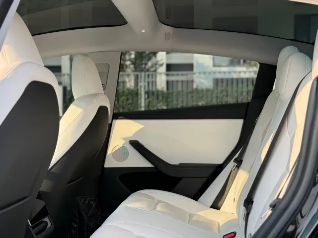 Tesla Model 3 — Фото автомобиля 9