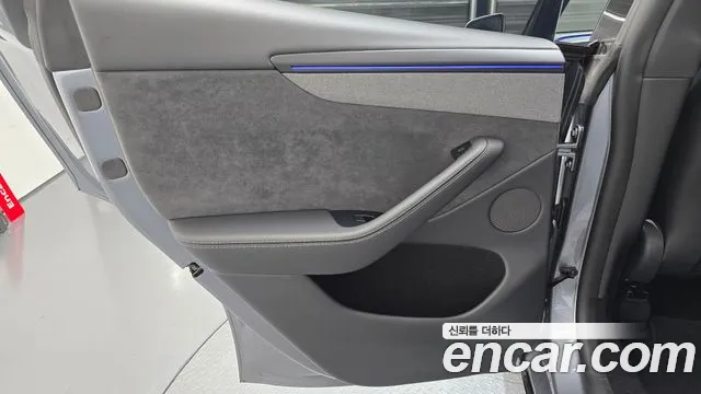 Tesla Model Y — Фото автомобиля 14
