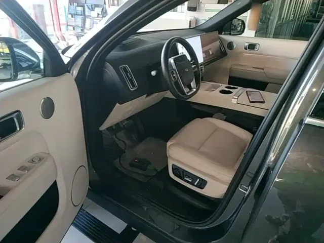 Li Auto L9 — Фото автомобиля 15