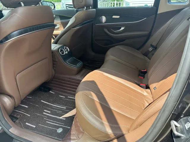 Mercedes-Benz E-Class — Фото автомобиля 5