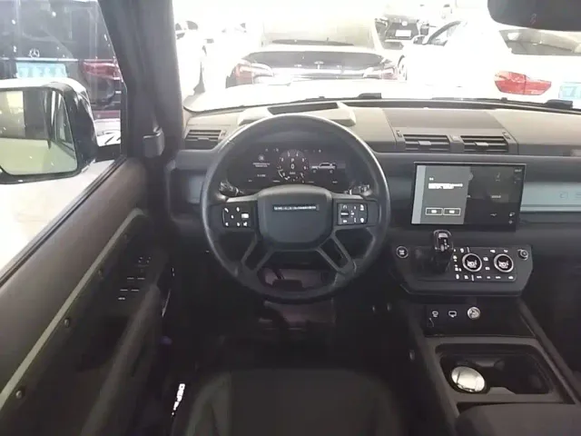 Land Rover Defender — Фото автомобиля 10