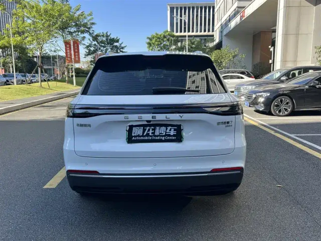 Geely Galaxy Starship 7 EM-i — Фото автомобиля 8