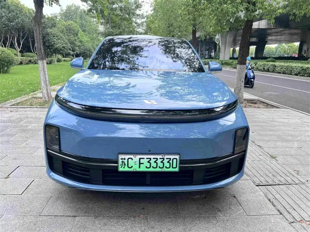 Li Auto L7 — Фото автомобиля 15