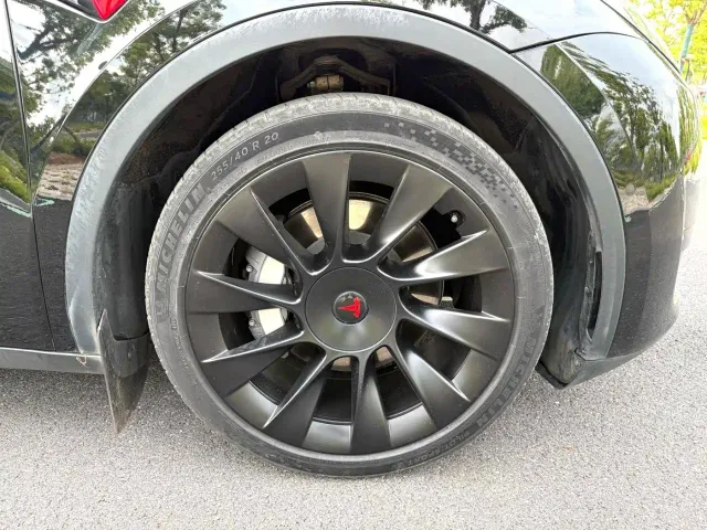 Tesla Model Y — Фото автомобиля 15