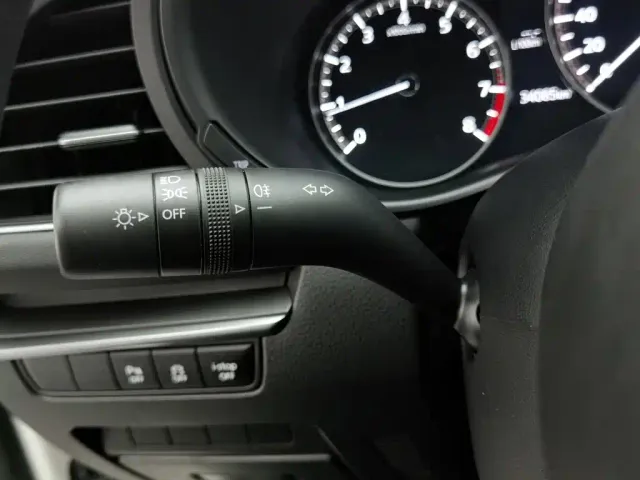 Mazda Axela — Фото автомобиля 21