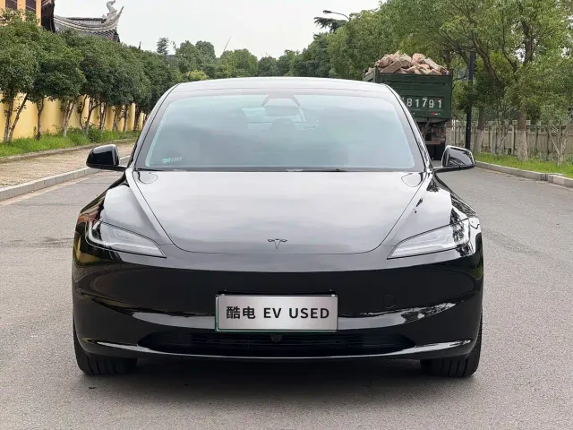 Tesla Model 3 — Фото автомобиля 2