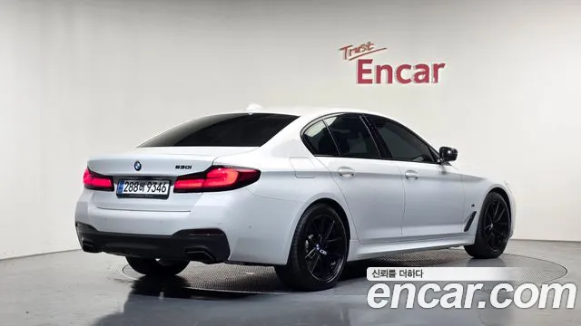 BMW 5 Series — Фото автомобиля 2