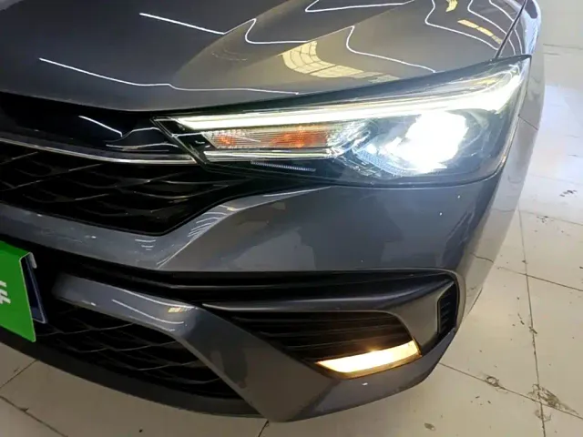 Roewe i5 — Фото автомобиля 23
