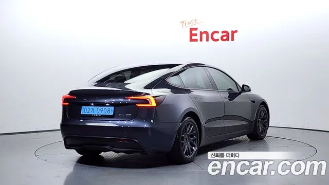 Tesla Model 3 — Фото автомобиля 2