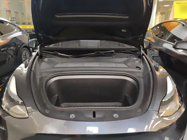 Tesla Model Y — Фото автомобиля 19