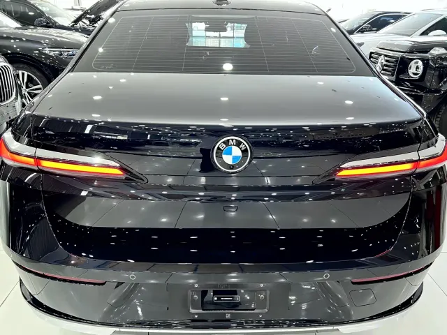 BMW 7 Series — Фото автомобиля 5