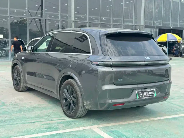 Li Auto L8 — Фото автомобиля 9