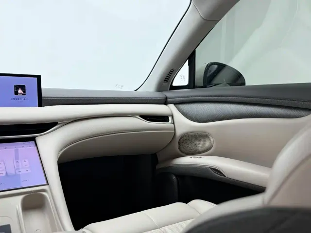 IM Motors LS6 — Фото автомобиля 17