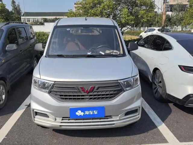 Wuling Hongguang V — Фото автомобиля 2