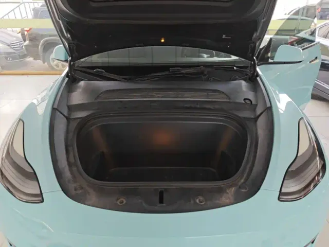 Tesla Model Y — Фото автомобиля 10