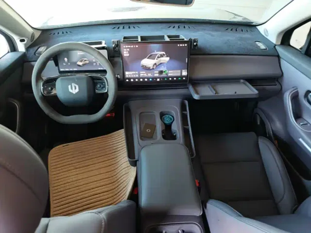 Leapmotor C10 — Фото автомобиля 9
