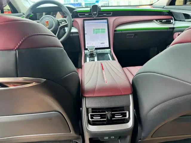 Hongqi H5 — Фото автомобиля 8