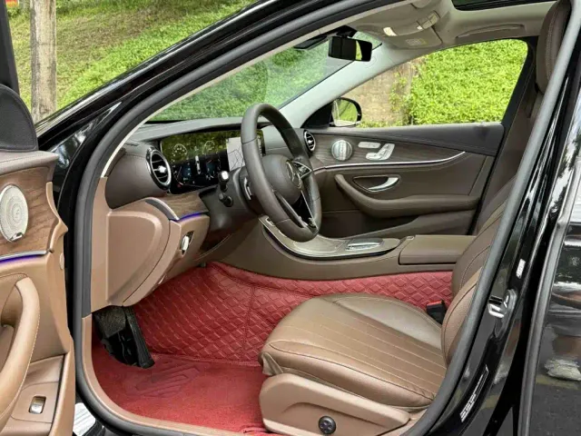 Mercedes-Benz E-Class — Фото автомобиля 12
