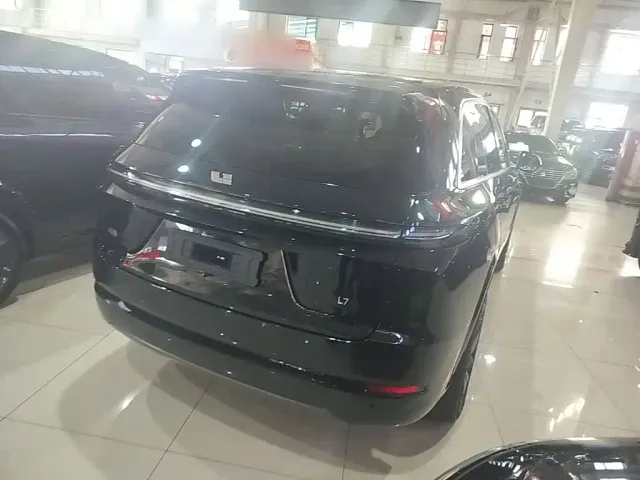 Li Auto L7 — Фото автомобиля 6