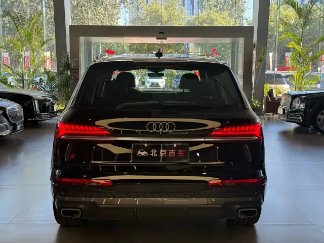 Audi Q7 — Фото автомобиля 4